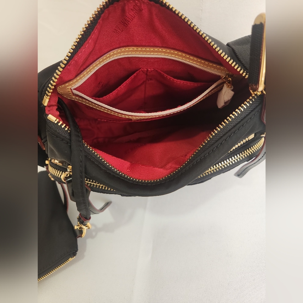 MZ Wallace - Elegant Black Shoulder Bag/Crossbody Bag with Wallet - Picture 8 of 16